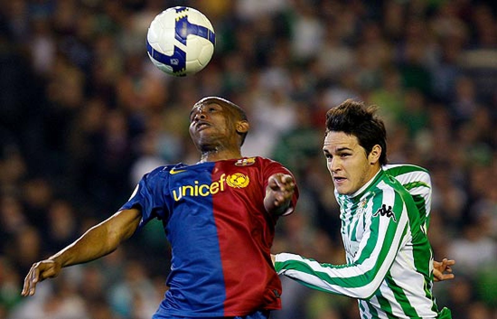 El FC Barcelona consiguió empatar un 2-0 en casa del betis, gracias a dos goles de Samuel Eto'o 