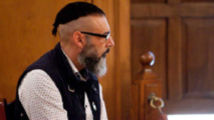 Telediario 1 - La defensa del parricida confeso de Moraña se muestra conforme con el fiscal