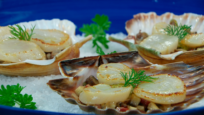 Vieiras a las finas hierbas