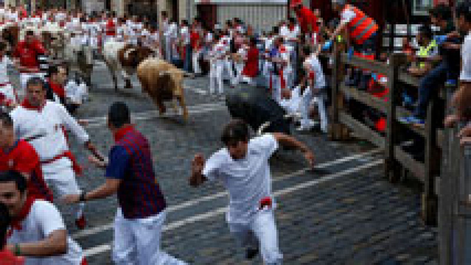 San Fermín: Primer encierro de San Fermín con la ganadería de Cebada Gago | RTVE Play