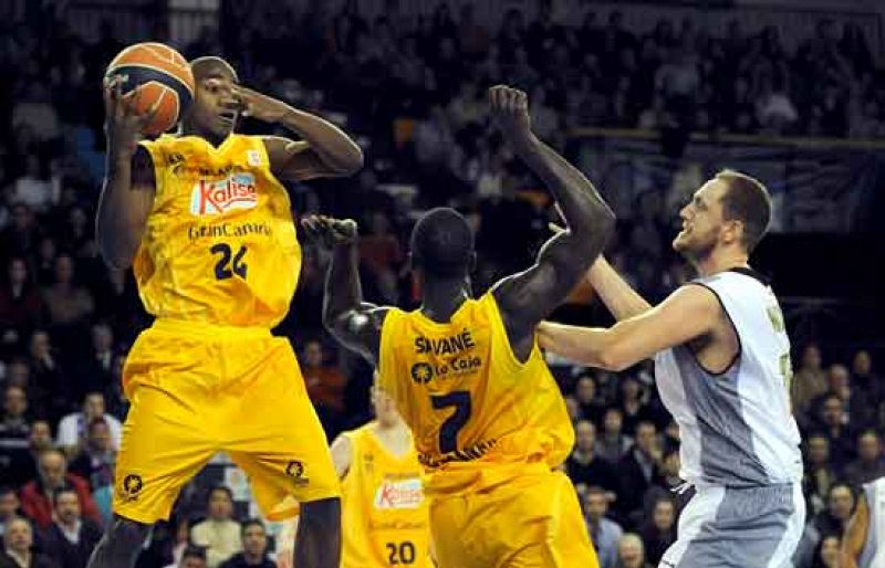 Imbroda debutó en casa con el ViveMenorca y al igual que la jornada anterior cosechó una derrota (64-67), esta vez ante el Kalise Gran Canaria, impidiéndole abandonar los puestos de descenso.