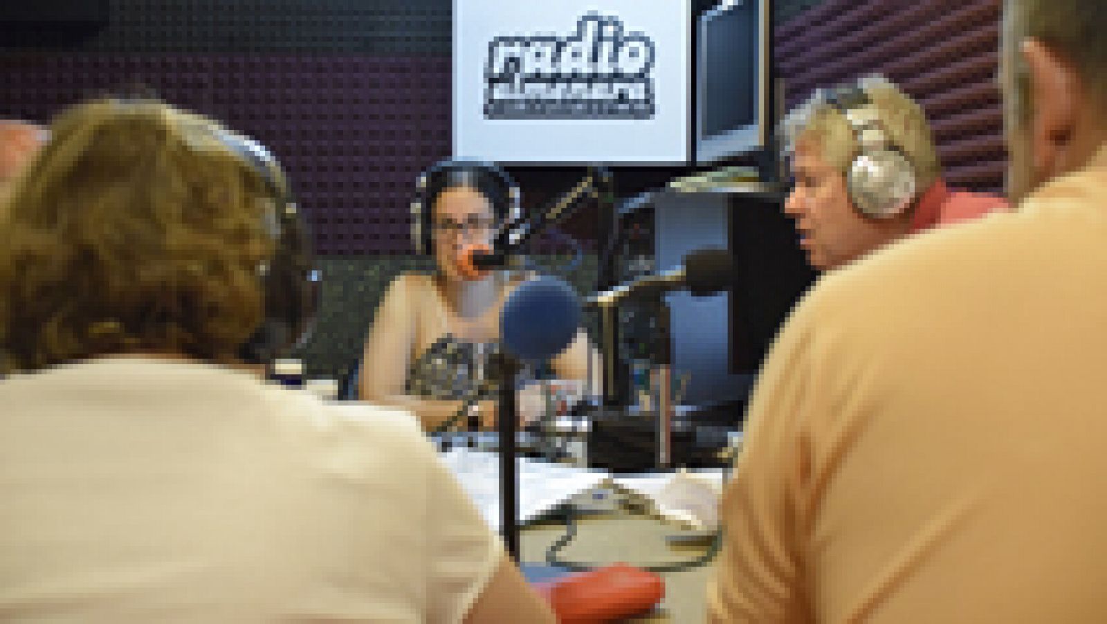 Sin programa: Radio Tarumba, el programa de radio hecho por pacientes con enfermedades mentales | RTVE Play