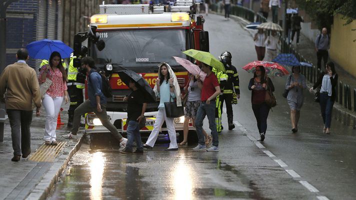 Telediario 1 - La lluvia caída en Madrid complica los desplazamientos y provoca inundaciones
