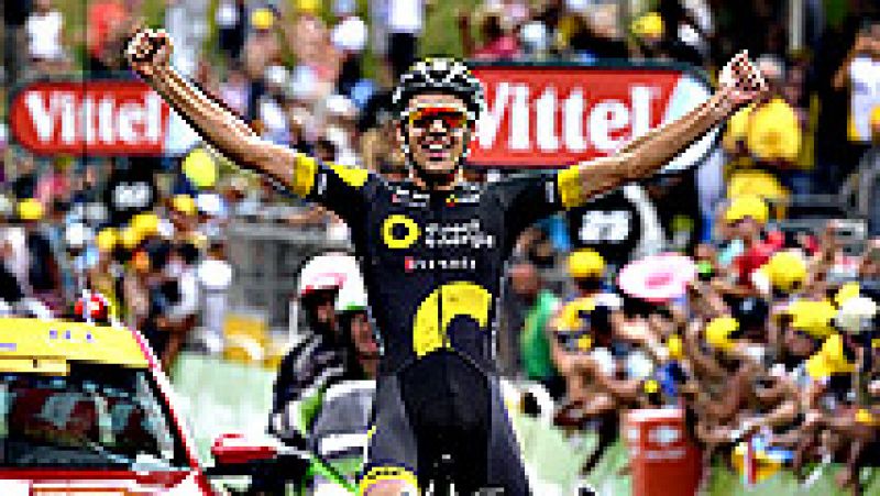 El francs Lilian Calmejane gan hoy la octava etapa del Tour de Francia y logr por fin que una escapada llegara a buen puerto, una semana despus del inicio de la edicin. El pelotn de los favoritos entr agrupado a 50 segundos del ganador y no h
