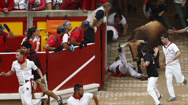 San Fermín - Tensión en el último tramo del tercer encierro de los Sanfermines 2017