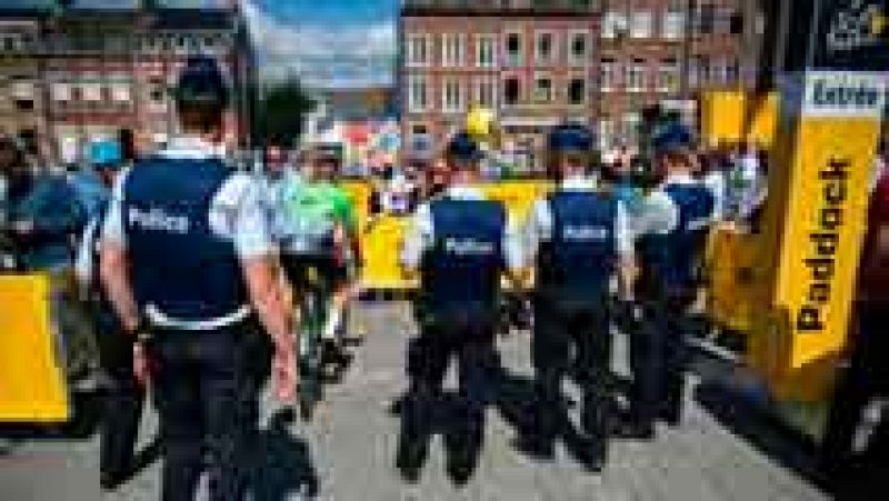 La organizacin del Tour de Francia cuida al mximo las condiciones de seguridad de los corredores a lo largo del recorrido de cada etapa.