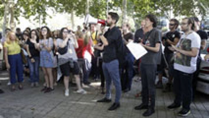 Telediario 1 - Los familiares y amigos dan su último adiós al Pedro Aunión, el acróbata fallecido