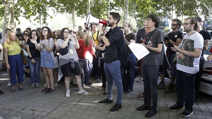 Telediario 1 - Los familiares y amigos dan su último adiós al Pedro Aunión, el acróbata fallecido