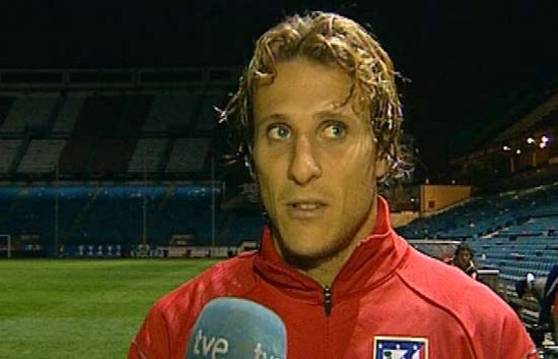  El jugador del Atlético de Madrid, Diego Forlán, ha confesado que "tuvimos situaciones claras y no las aprovechamos". 