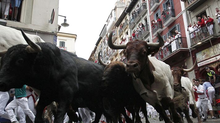 Telediario 1 - Cuarto encierro de San Fermín: muy rápido, con muchas caídas, pero sin heridos por asta de toro