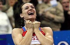 Isinbayeva bate dos veces su récord