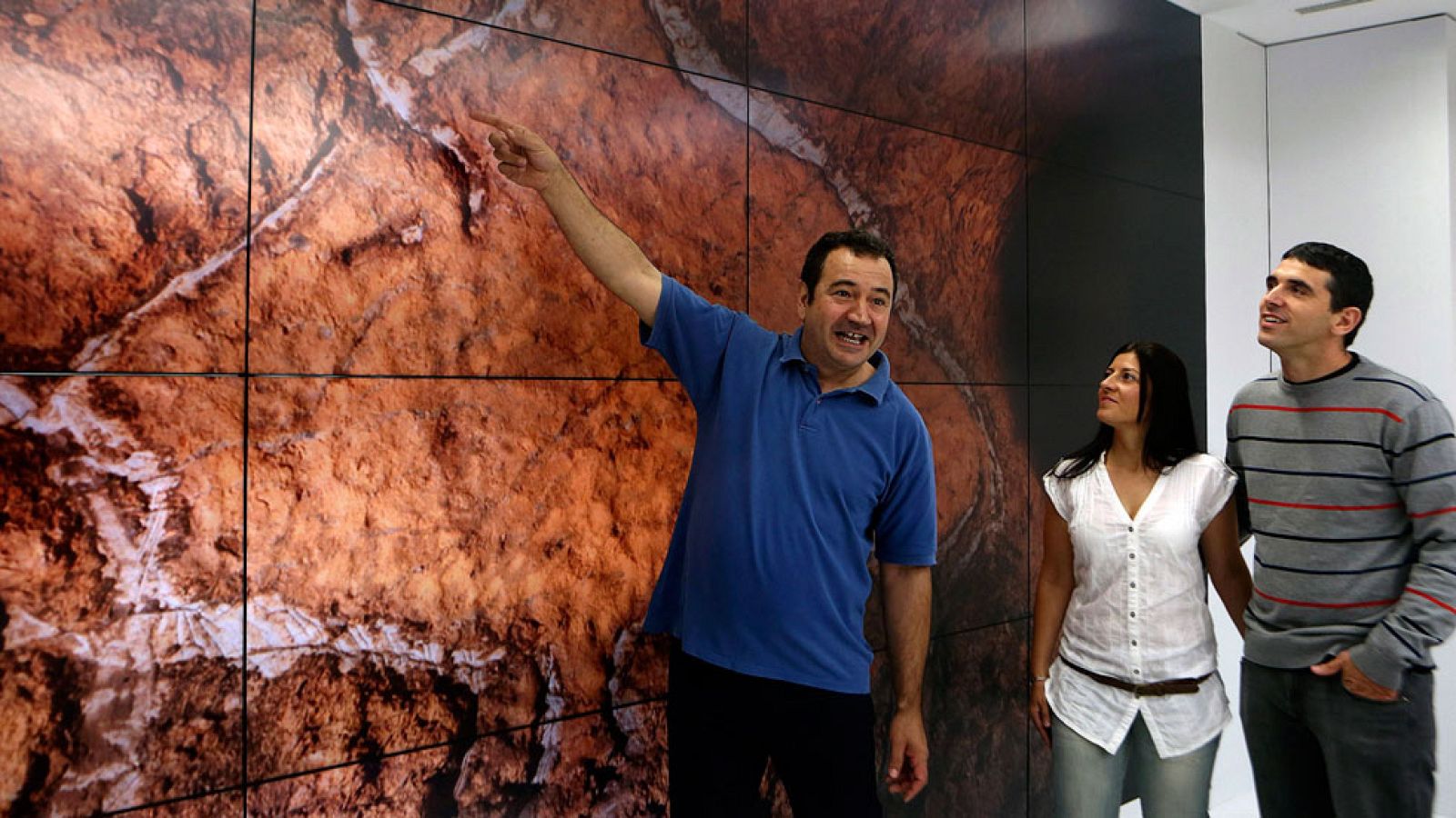 Hallan en una cueva del País Vasco unos grabados paleolíticos únicos en la Península