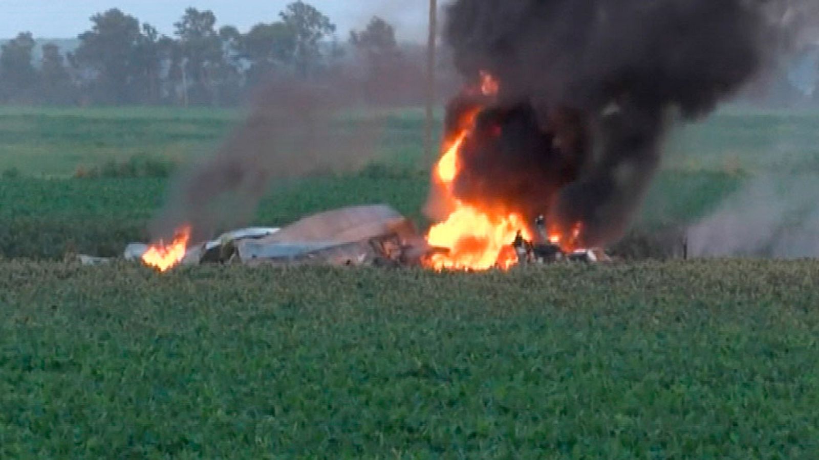 Mueren 16 personas al estrellarse un avión militar en Estados Unidos