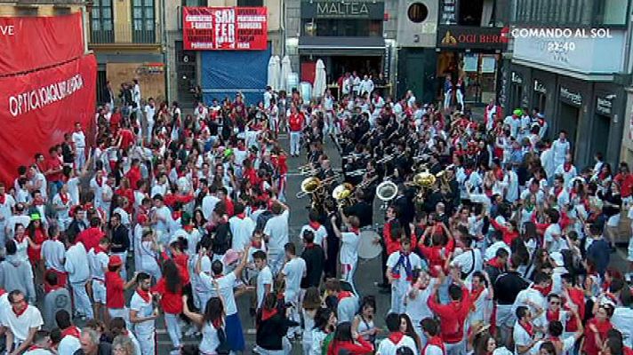 San Fermín - La Pamplonesa despierta a la ciudad con su música en las dianas antes de cada encierro
