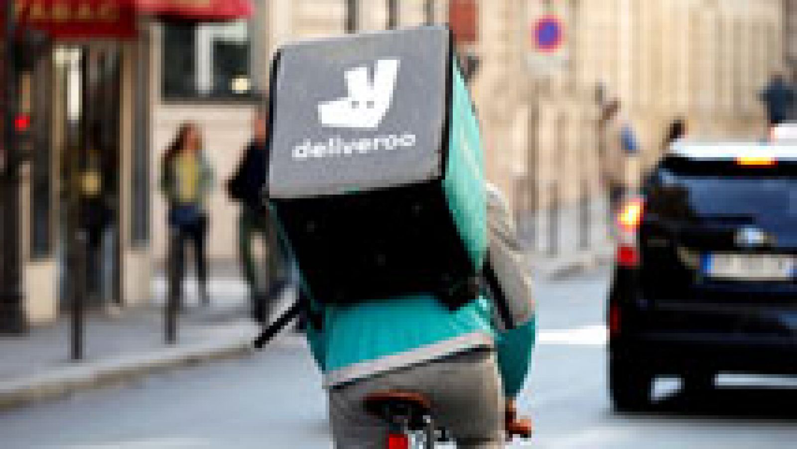 Telediario 1: Deliveroo evita palabras como 'salario' o 'despido' para impedir que se hable de relación laboral con sus repartidores | RTVE Play