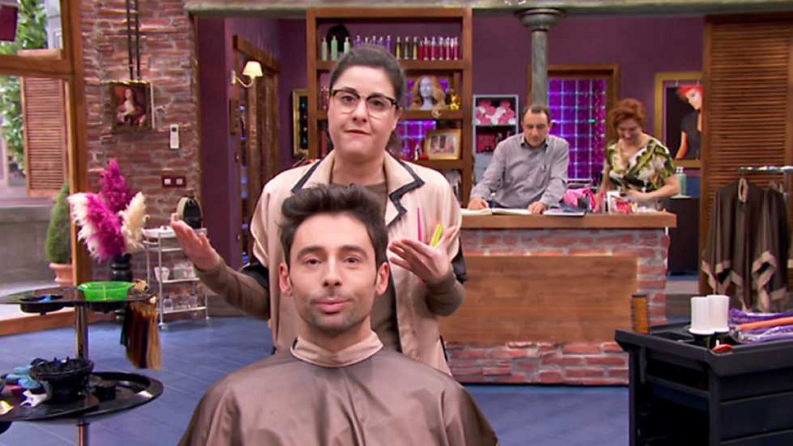 La Peluquería - Las gafas de marca - ver ahora