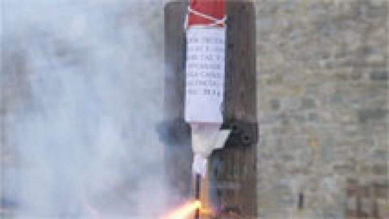 Dos cohetes dan inicio cada maana a los encierros de los Sanfermines