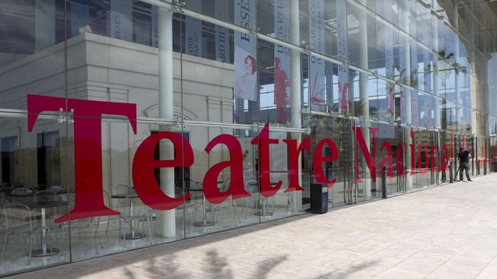 Telediario 1 - La Guardia Civil entra en el Teatro de Cataluña pidiendo información por el acto del referéndum