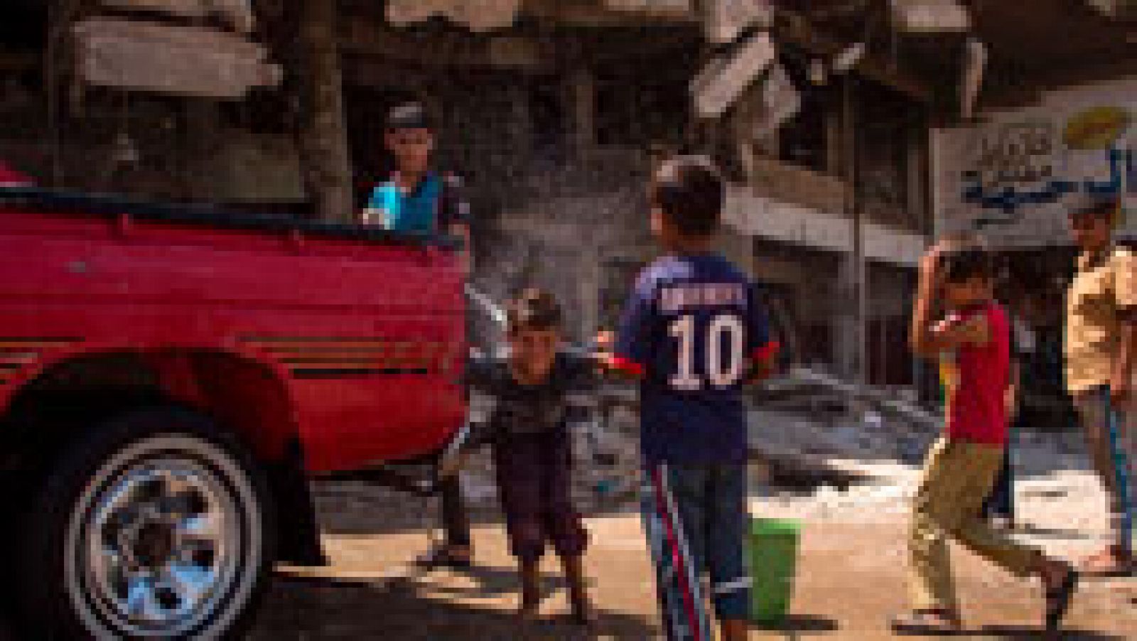 Telediario 1: Los habitantes de Mosul luchan por recuperar sus vidas a pesar de la destrucción | RTVE Play