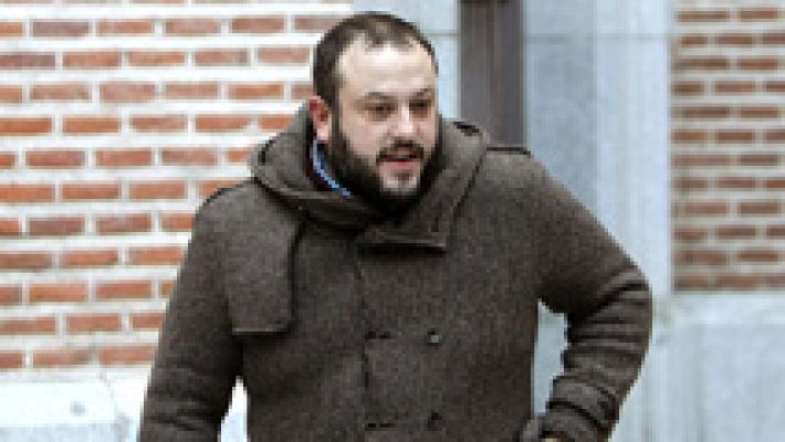 Telediario 1 - El concejal de Madrid Guillermo Zapata se da de baja de Podemos, que le acusa de no donar dinero al partido