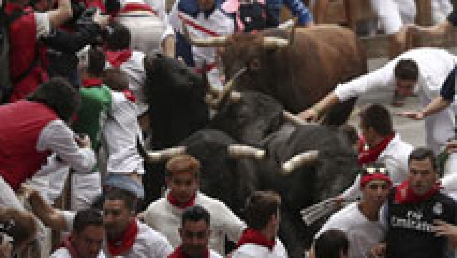 San Fermín 2023: Los Miura han provocado mucho peligro al final del último encierro | RTVE Play