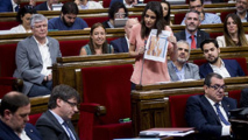 La oposición asegura que los relevos de Puigdemont muestran su debilidad