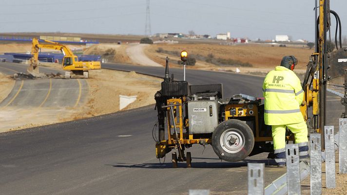 Telediario 1 - El Gobierno presenta un plan de colaboración público-privada para invertir 5.000 millones en carreteras