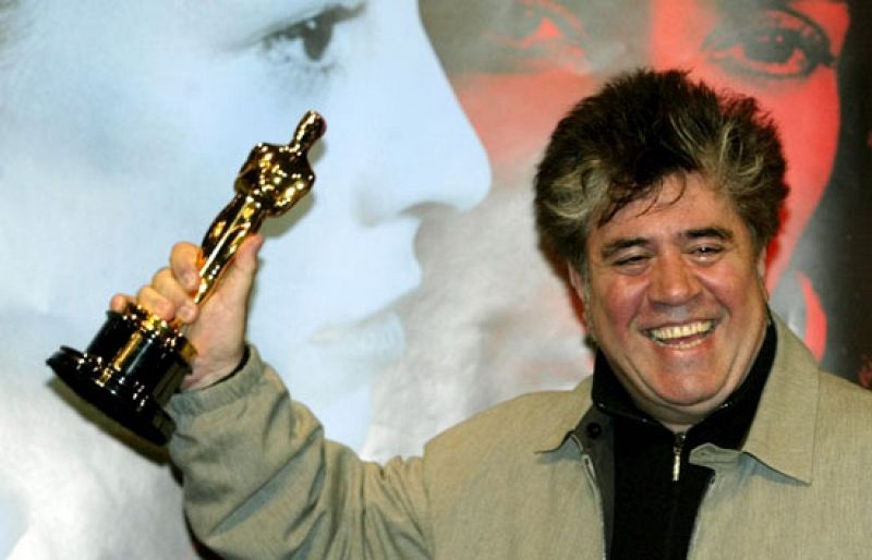 Pedro Almodóvar gana el Oscar al Mejor Guión Original por 'Hable con ella' (2003)