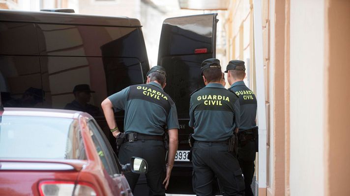 Telediario 1 - Un hombre mata presuntamente a su mujer con un hacha en Granada y después se suicida