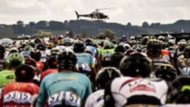 Un gran despliegue de medios integra la caravana del Tour | Ver