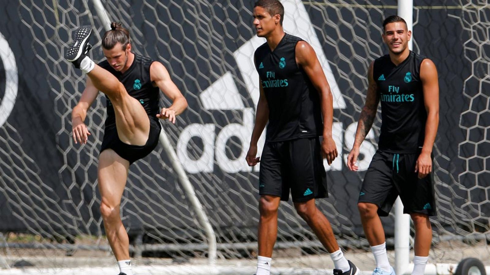 Bale y Danilo cumplen años en la concentración del Real Madrid en California | Ver