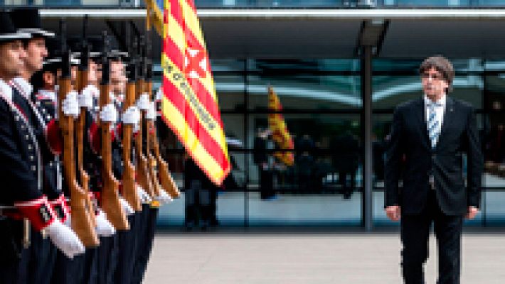 Telediario 1 - El director de los Mossos dimite por "motivos políticos" y le releva un defensor del referéndum