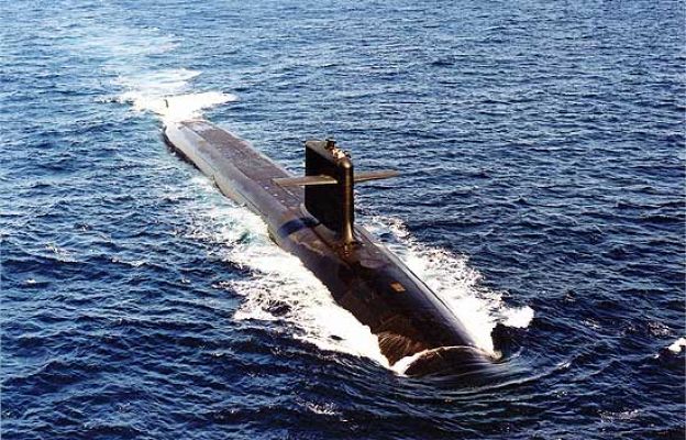 Dos submarinos chocan en alta mar