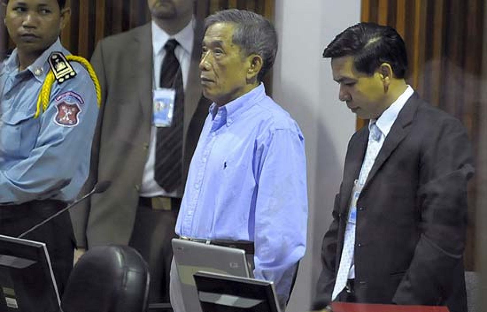 Noche 24 - Primer juicio contra el Jemer Rojo por el genocidio en Camboya - La noche en 24h | Ver