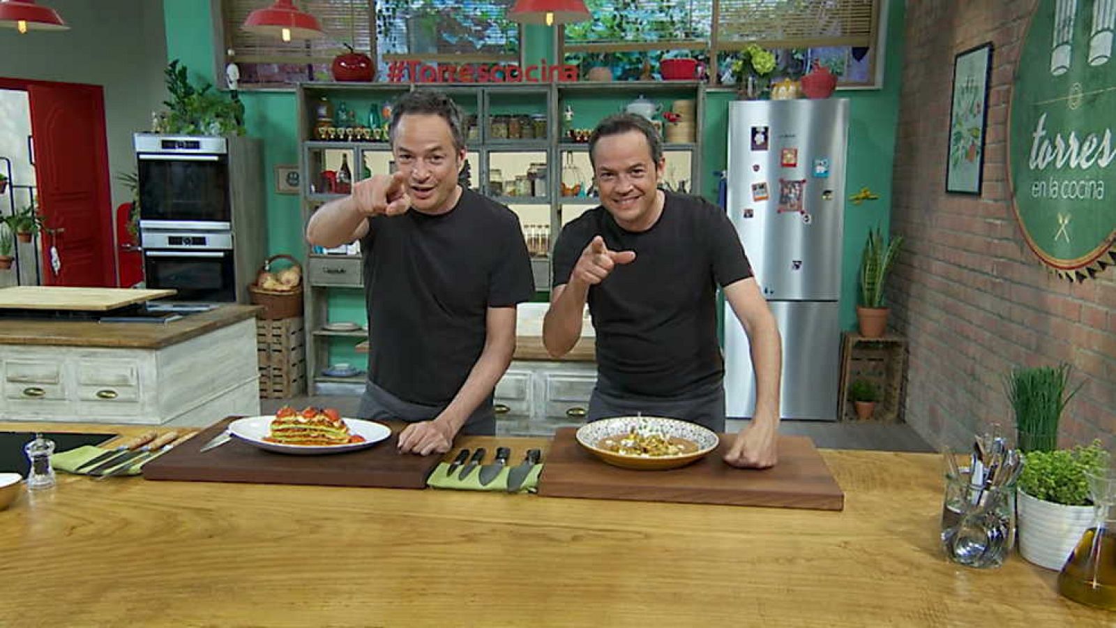 Torres en la cocina - Milhojas de calabacín y Pollo con especias - ver ahora