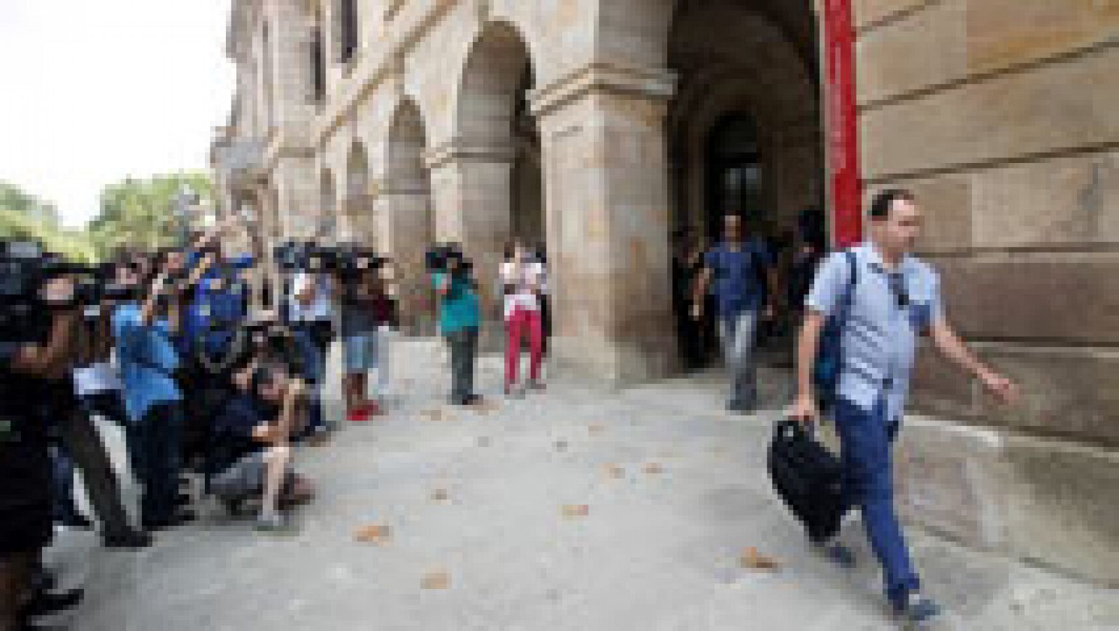 Telediario 1: La Guardia Civil registra el Parlament de Cataluña por el caso del 3% en busca de datos sobre el exconseller Gordó | RTVE Play