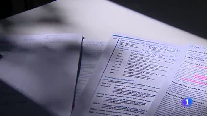 Telediario 1 - El Gobierno firma con 78 empresas y entidades el protocolo para implantar el currículum ciego