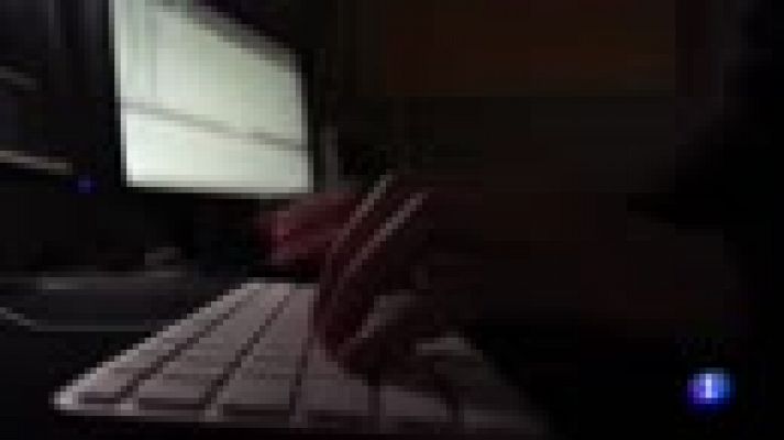 Telediario 1 - Desmantelan dos de los mayores portales de venta de armas y drogas de la dark web'