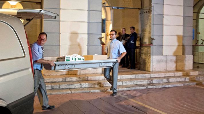  - Exhuman los restos de Dalí en un ambiente de máxima expectación