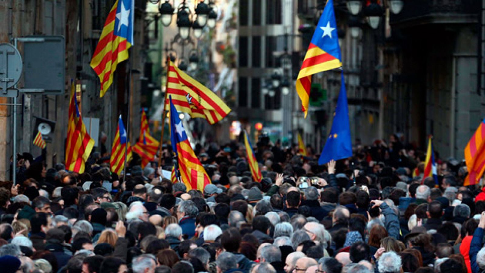Telediario 1: El 'no' a la independencia de Cataluña se sitúa ocho puntos por delante del 'sí' | RTVE Play