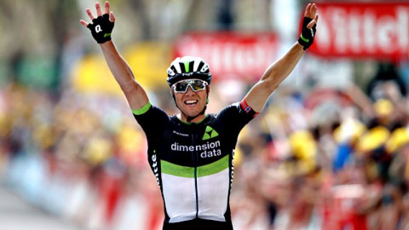 El noruego Edvald Boasson Hagen (Dimension Data) logró este viernes su tercer triunfo en el Tour de Francia, seis años después de haber conseguido sus dos victorias anteriores. El campeón del Noruega contra el crono, de 30 años, culminó una nutrida e