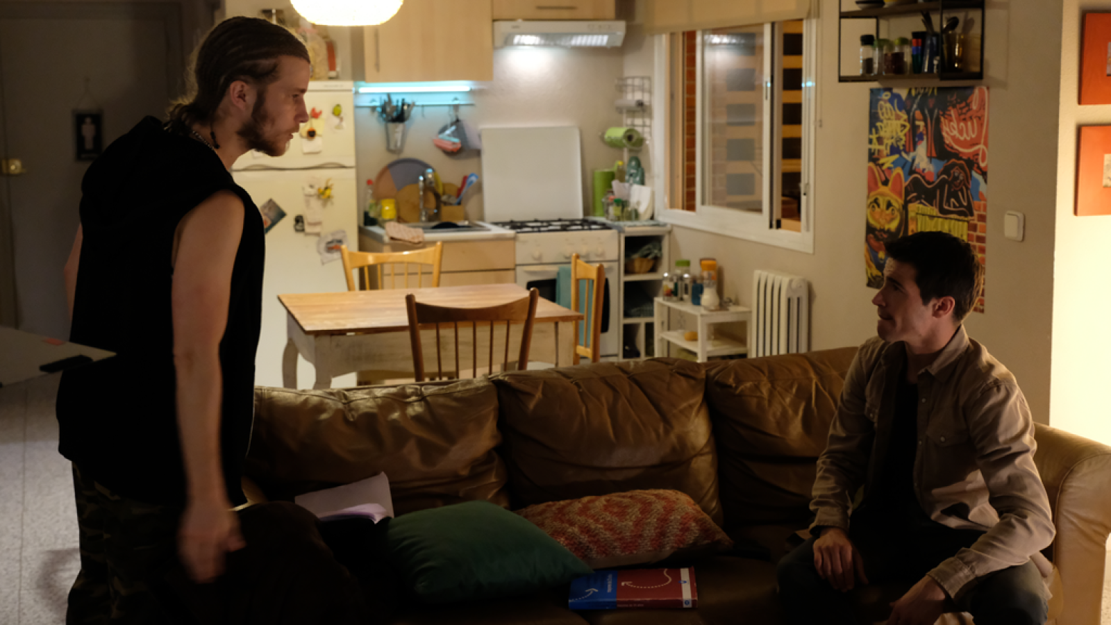 Servir y proteger - Jairo saca los trapos sucios de Rober en una fuerte discusión