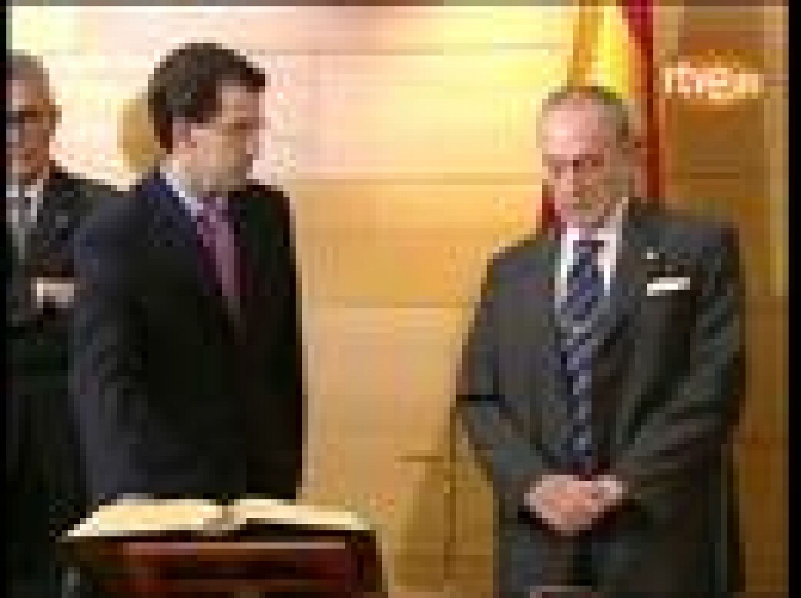 Toma de posesión en enero de 2003 de Alberto Núñez Feijóo como nuevo consejero de Política Territorial de la Xunta de Galicia - Fue noticia en el Archivo de RTVE | Ver