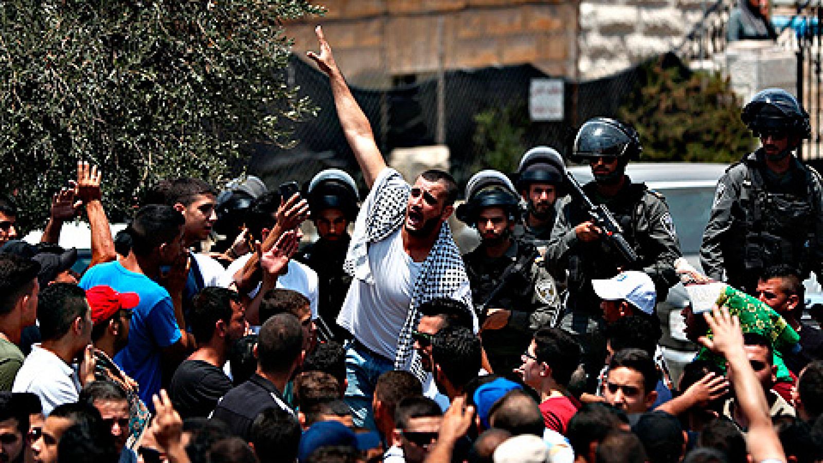 Telediario 1: Las protestas por la mezquita de Al Aqsa dejan tres palestinos muertos | RTVE Play