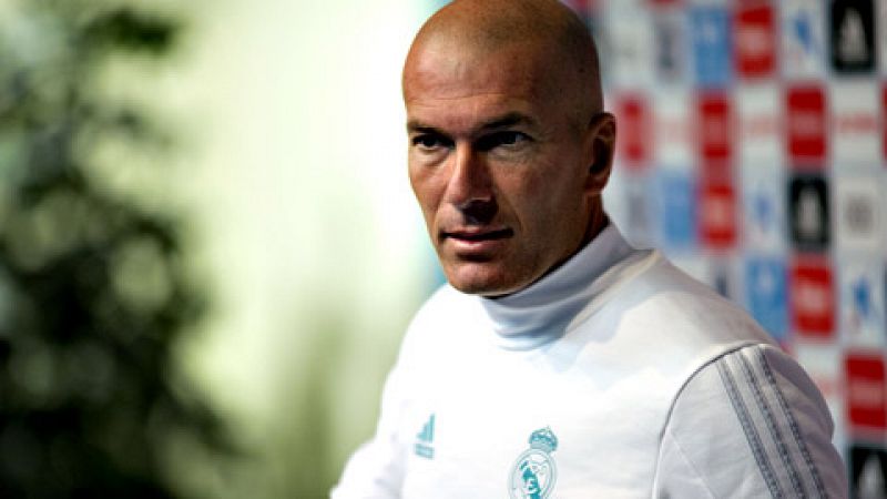 El entrenador del Real Madrid Zinedine Zidane ha hablado sobre la  reciente salida de Alvaro Morata del conjunto blanco y ha asegurado  que tras este traspaso son de momento "peor equipo", y que le falta  "un delantero" en el equipo pero que hasta el