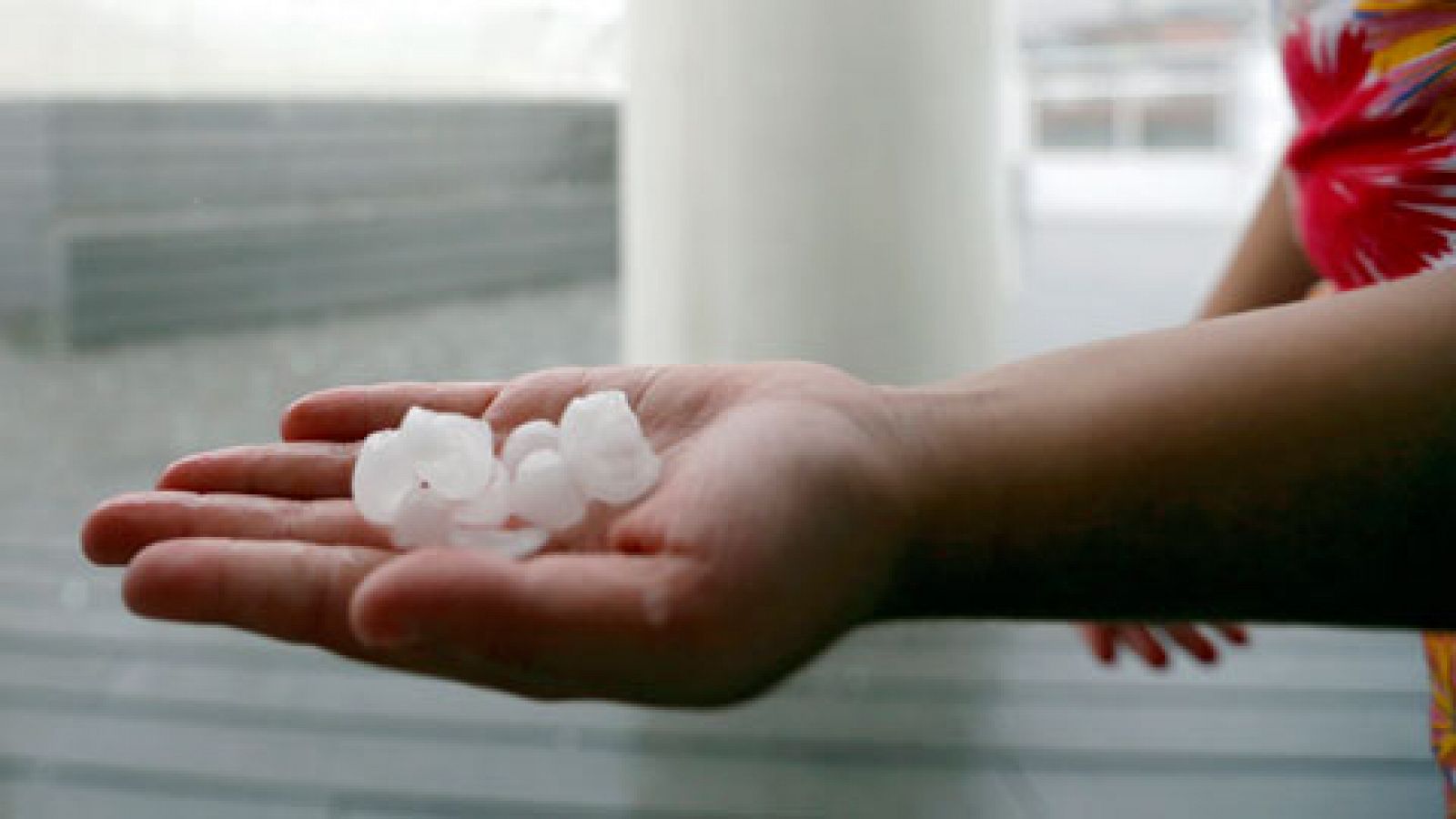 Telediario 1: Fuertes tormentas de lluvia y granizo en el nordeste  | RTVE Play