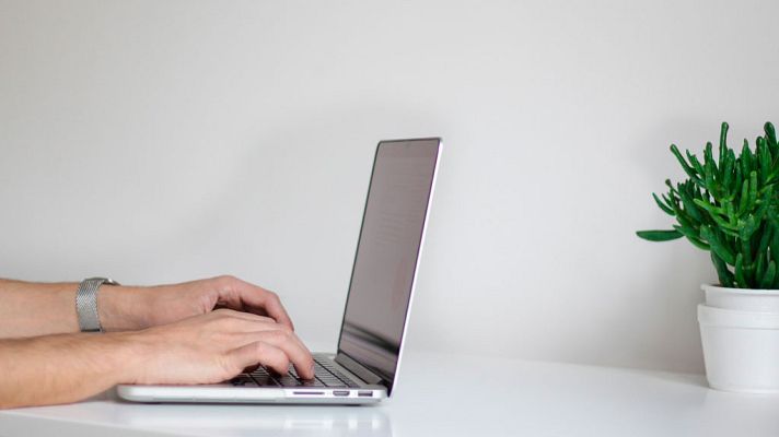 Telediario 1 - Combatir el odio en Internet es el objetivo de ocho jóvenes