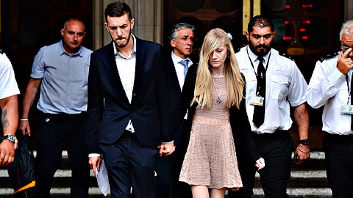 Telediario 1 - Los padres del bebé Charlie Gard renuncian a pleitear para tratarle fuera de Reino Unido