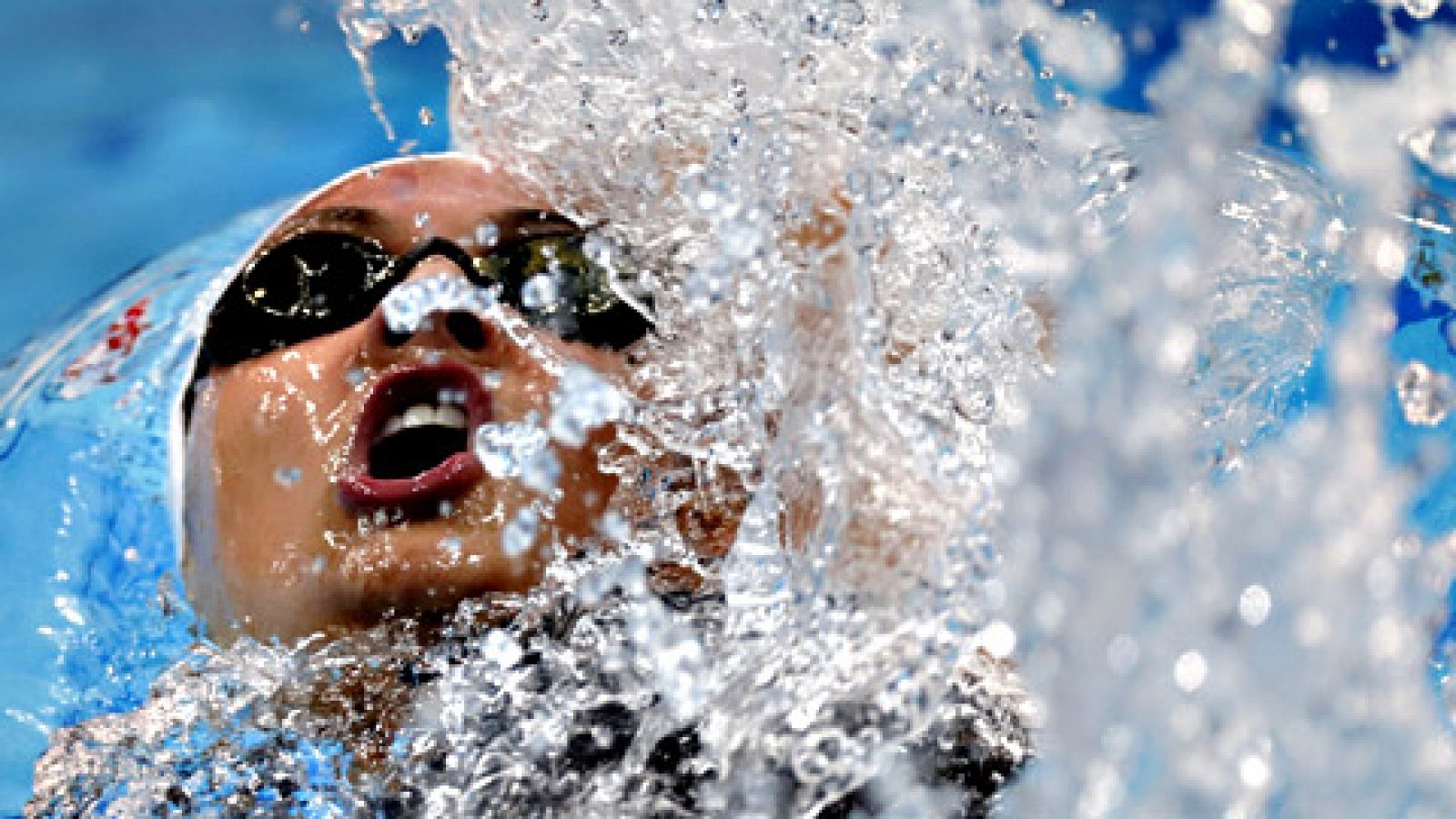 La canadiense Kylie Jacqueline Masse ha batido el récord mundial de los 100 espalda al nadarlos en 58.10, prácticamente cinco minutos después de que el británico Adam Peaty batiera el de los 50 braza durante la tercera jornada del Mundial de Budapest