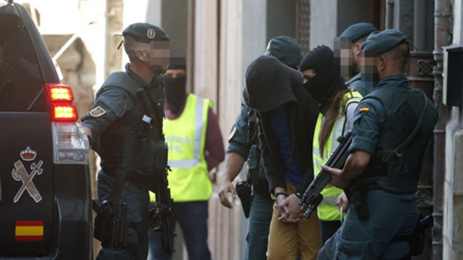 Telediario 1: Detenido en Bizkaia un joven acusado de difundir ideología yihadista en internet | RTVE Play